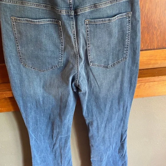 Banana Republic High-Rise Bootcut Jeans - Denim Blue - Picture 3 of 4